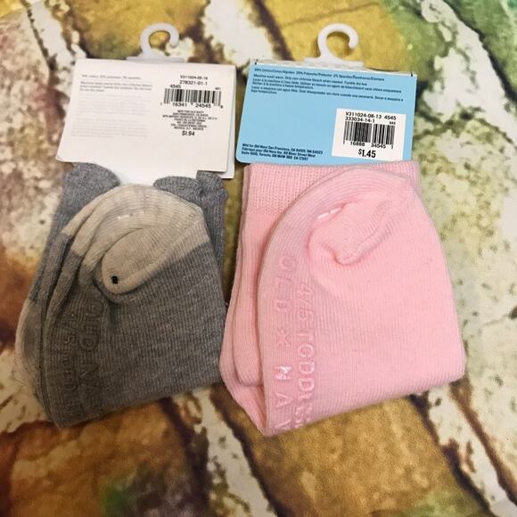 Old Navy Girls Socks Size 4T 5T Crew 2 Pair Pink Solid Gray Cat Print‎ NEW - Picture 4 of 5
